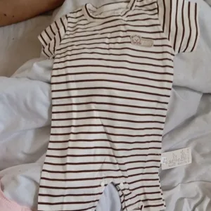 Erhalten Baby Einteiler Kurzarm Strampler von Kunde K*****a.
